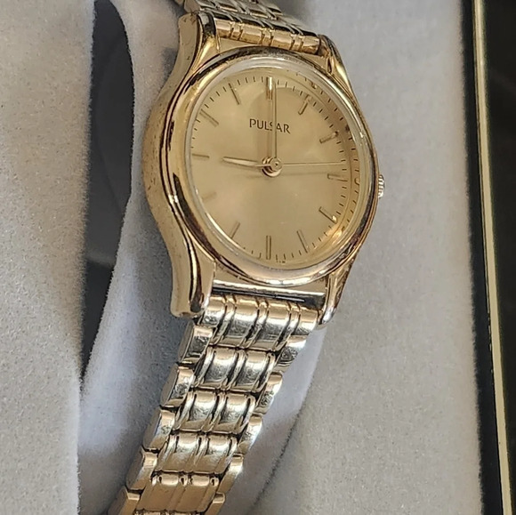 Pulsar ladies watch new in box - Picture 3 of 5